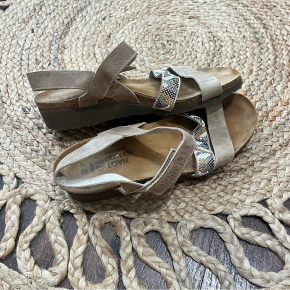NAOT Krista Gwyneth Tan Leather Snake Rivets Embellished Sandals EU 40 US 8.5-9 - Picture 2 of 4